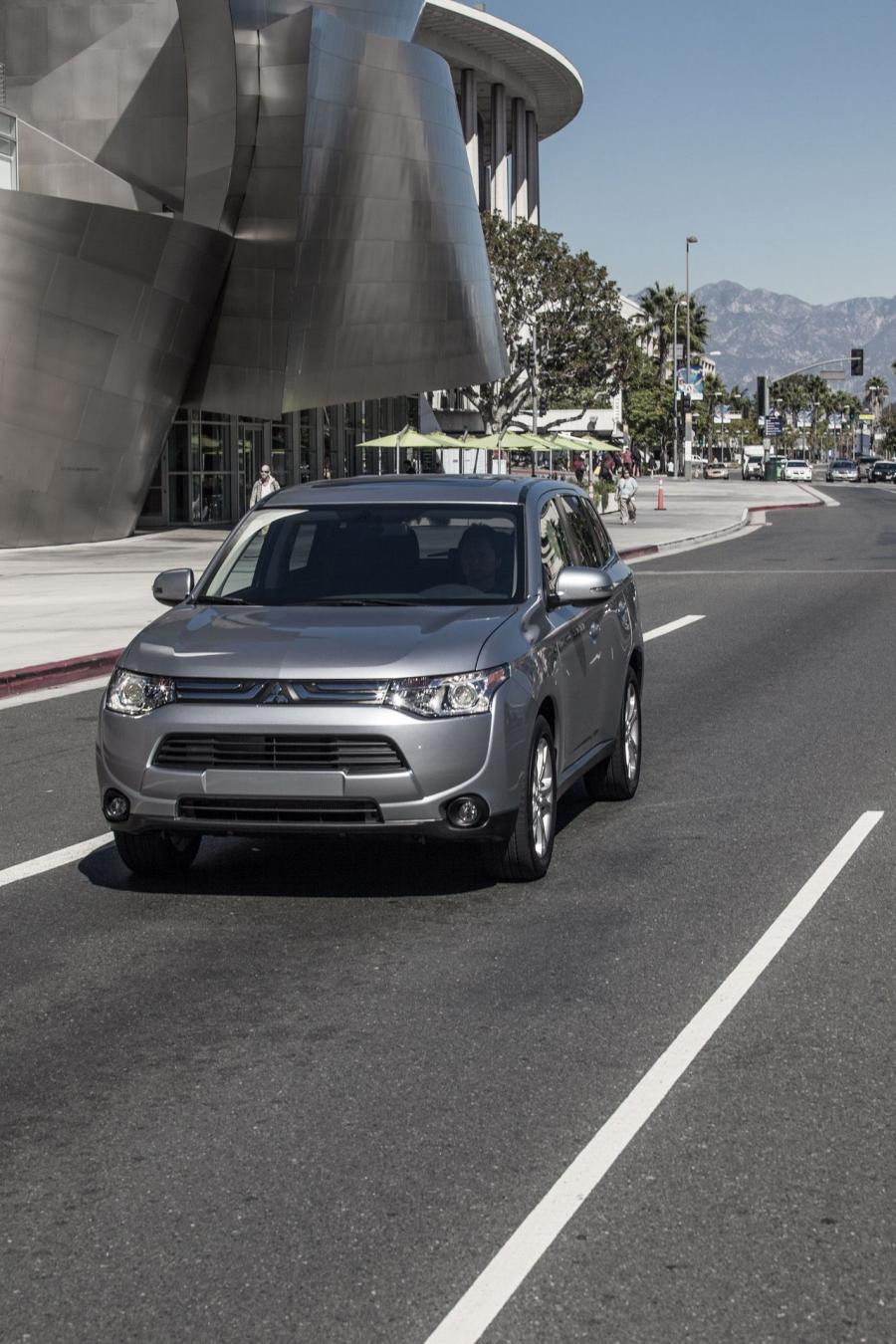  Mitsubishi Outlander 2014 года  (фото 90 из 136)